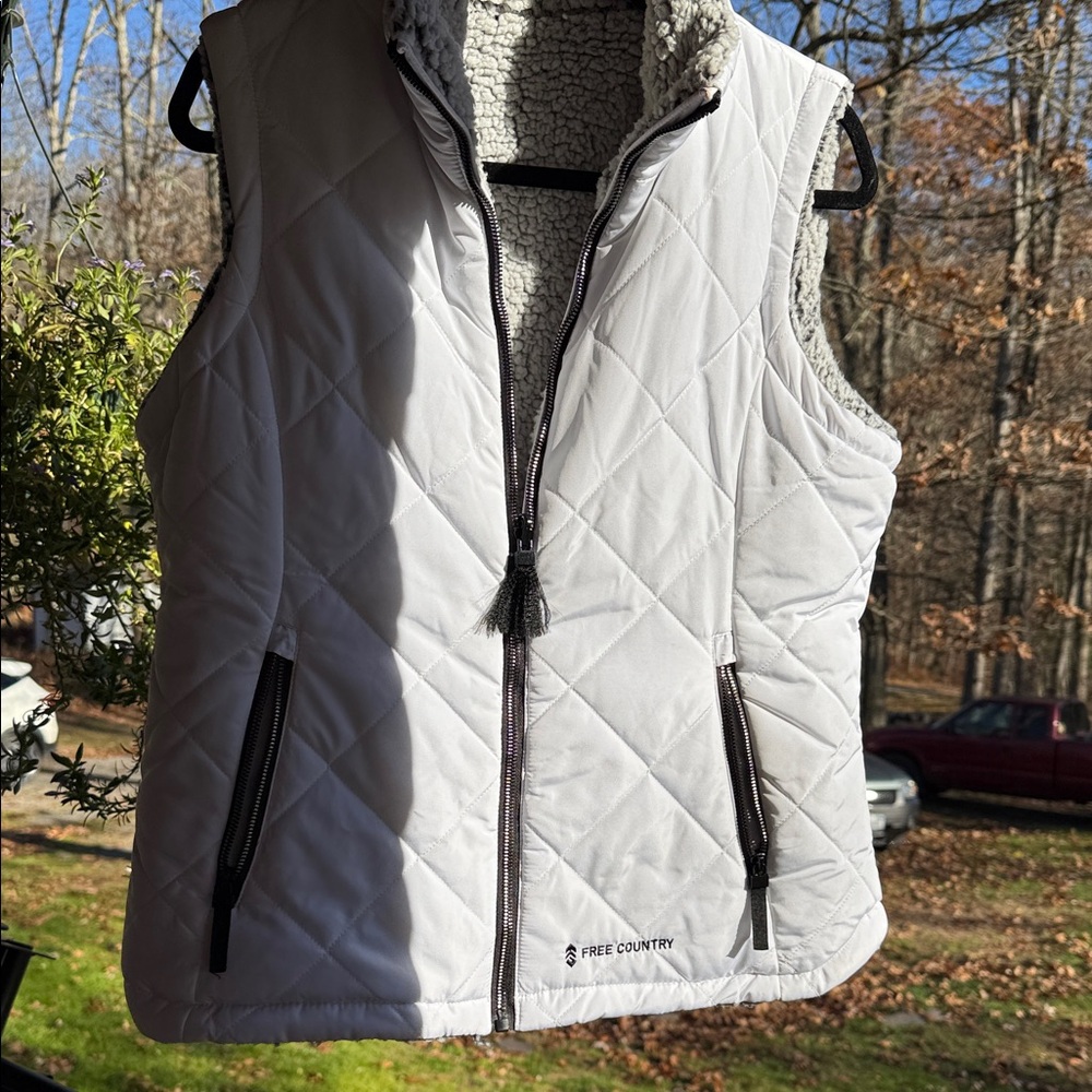 Free Country Women's Gray And White Reversible Quilted Vest - Picture 1 of 9